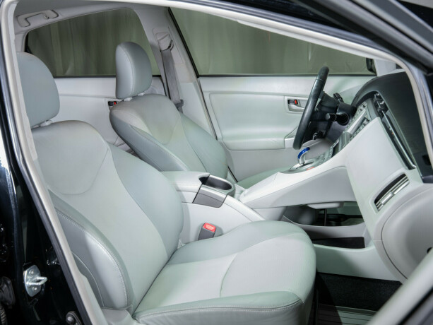 toyota-prius-bensin-2012-big-38