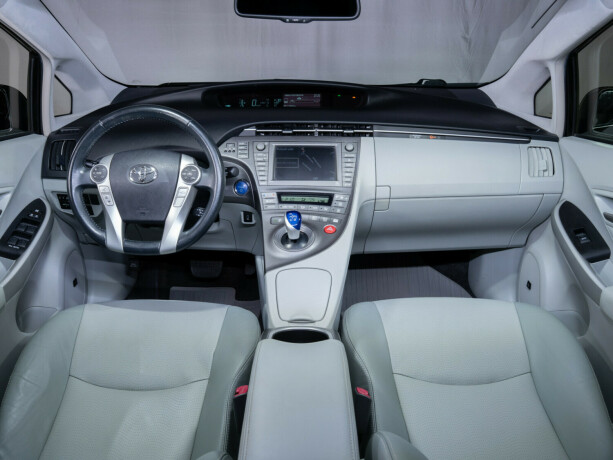 toyota-prius-bensin-2012-big-35
