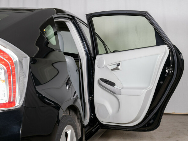 toyota-prius-bensin-2012-big-9