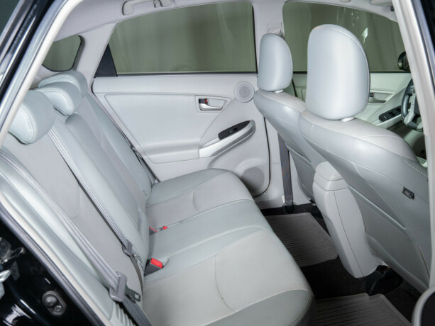 toyota-prius-bensin-2012-big-39