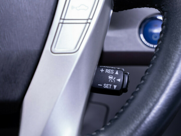 toyota-prius-bensin-2012-big-24