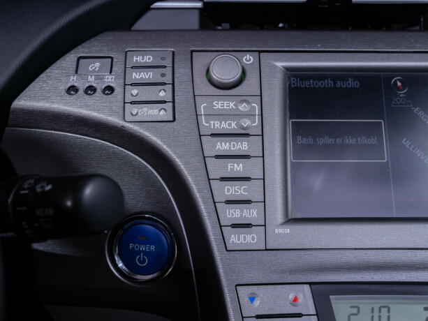 toyota-prius-bensin-2012-big-21