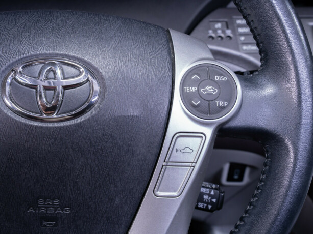 toyota-prius-bensin-2012-big-23