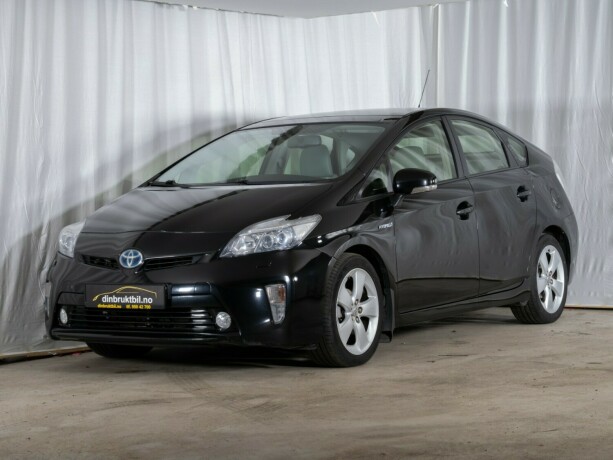 toyota-prius-bensin-2012-big-1
