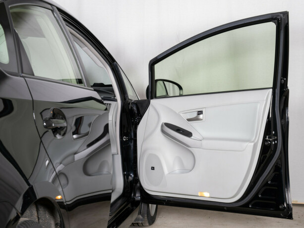 toyota-prius-bensin-2012-big-8