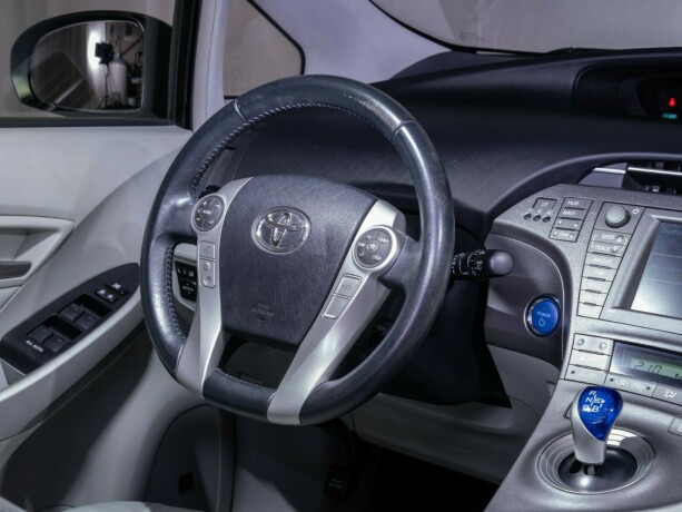 toyota-prius-bensin-2012-big-14