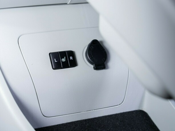 toyota-prius-bensin-2012-big-29
