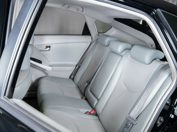 toyota-prius-bensin-2012-big-45