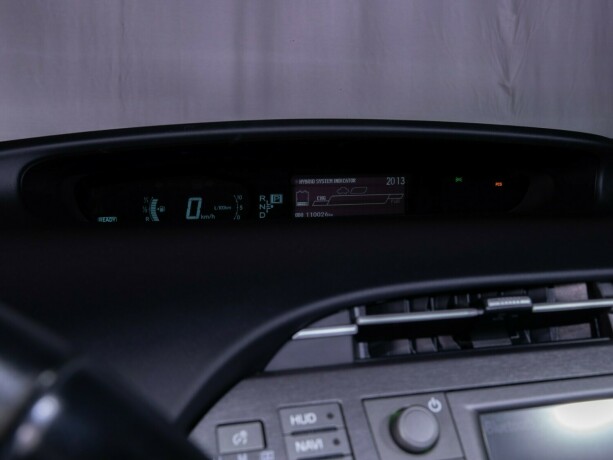 toyota-prius-bensin-2012-big-20