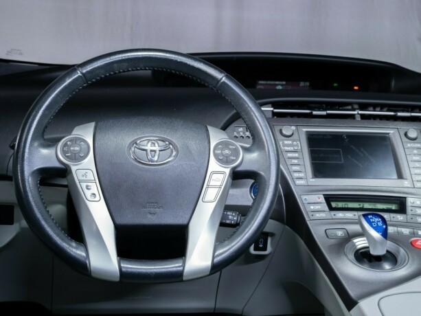 toyota-prius-bensin-2012-big-32