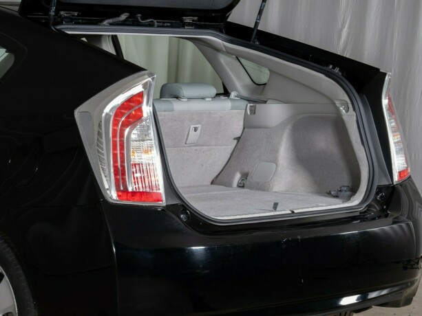 toyota-prius-bensin-2012-big-11