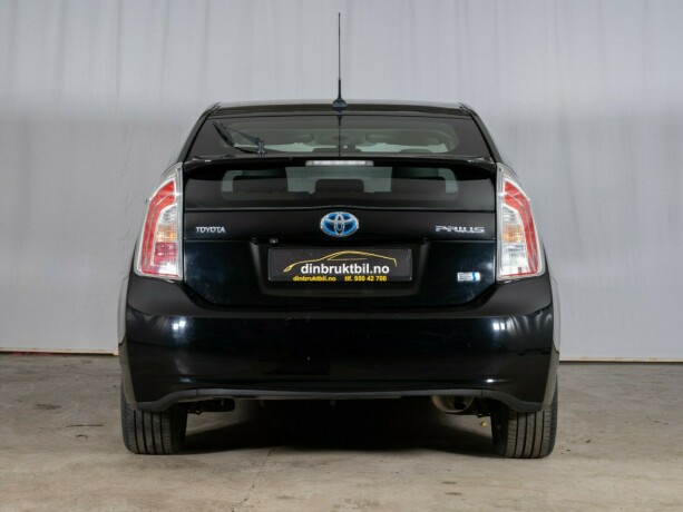 toyota-prius-bensin-2012-big-5