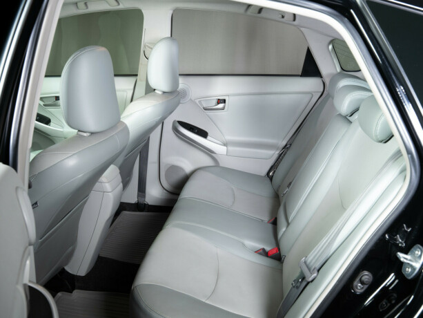 toyota-prius-bensin-2012-big-46