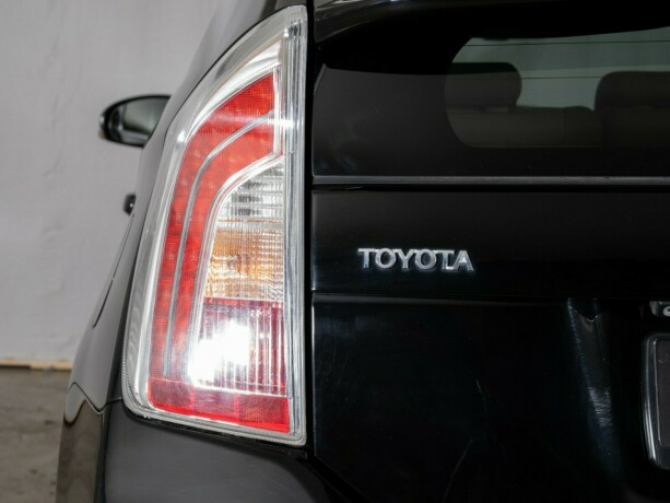 toyota-prius-bensin-2012-big-7
