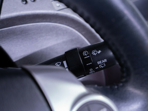 toyota-prius-bensin-2012-big-26