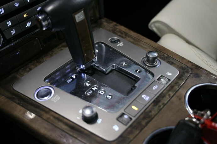 volkswagen-phaeton-diesel-2009-big-16