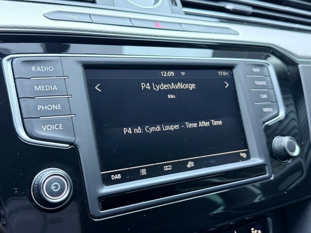 volkswagen-passat-elektrisitetbensin-2017-big-23