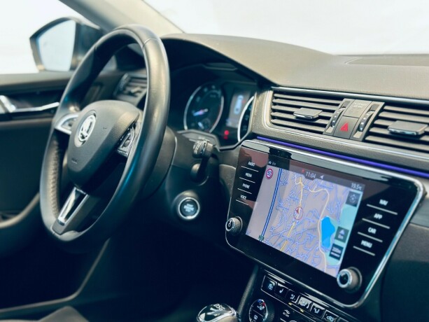 skoda-superb-bensin-2018-big-15