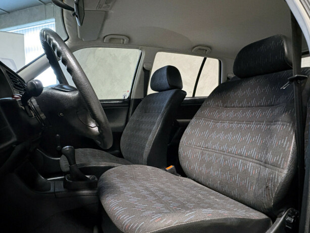 volkswagen-golf-bensin-1995-big-3