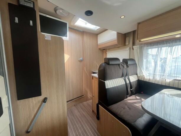 sunlight-sunlight-t68-2-enkle-senger-senkeseng-fremme-vinterpakke-truma-6eh-varme-i-gulv-tv-diesel-2014-big-20