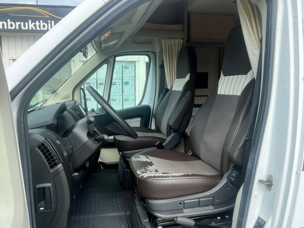 sunlight-sunlight-t68-2-enkle-senger-senkeseng-fremme-vinterpakke-truma-6eh-varme-i-gulv-tv-diesel-2014-big-9