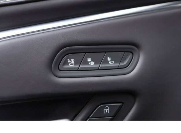 cadillac-escalade-diesel-2023-big-47