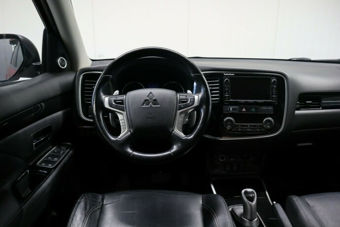 mitsubishi-outlander-elektrisitetbensin-2016-big-19