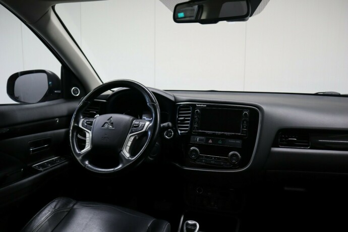 mitsubishi-outlander-elektrisitetbensin-2016-big-25