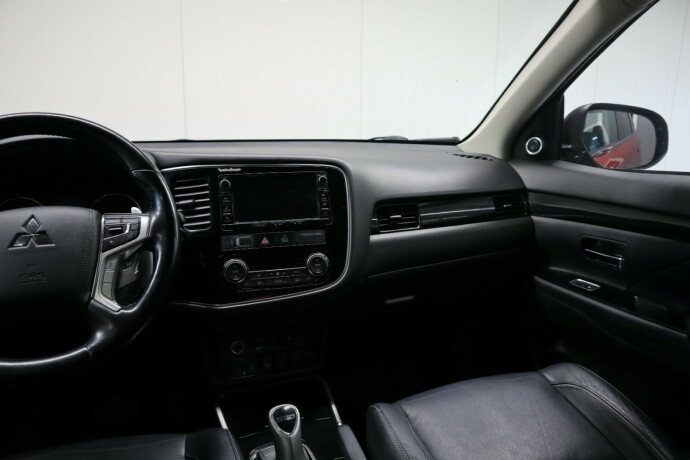 mitsubishi-outlander-elektrisitetbensin-2016-big-24