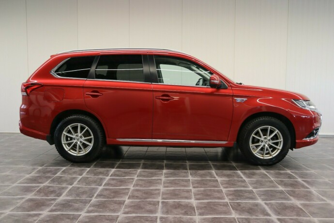 mitsubishi-outlander-elektrisitetbensin-2016-big-3