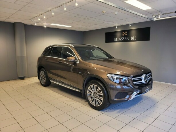 mercedes-benz-glc-elektrisitetbensin-2017-big-12