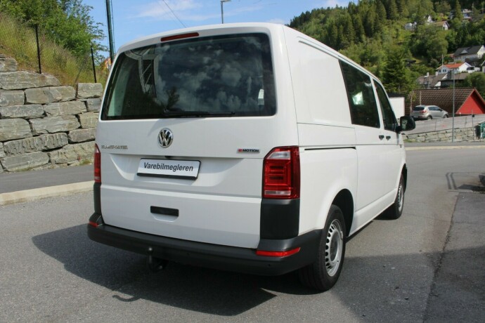 volkswagen-transporter-diesel-2019-big-4