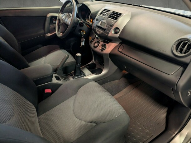 toyota-rav4-bensin-2006-big-18
