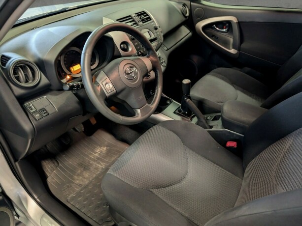 toyota-rav4-bensin-2006-big-16