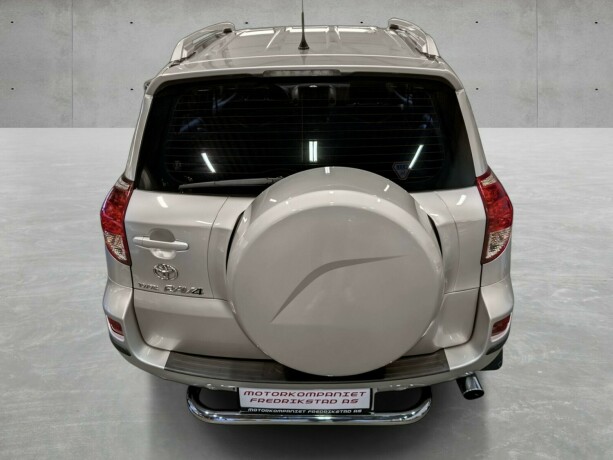 toyota-rav4-bensin-2006-big-11