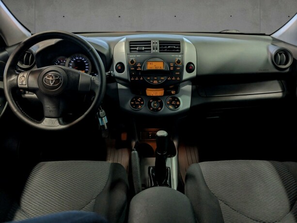 toyota-rav4-bensin-2006-big-13