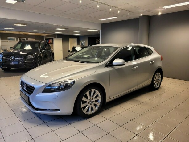 volvo-v40-diesel-2013-big-8