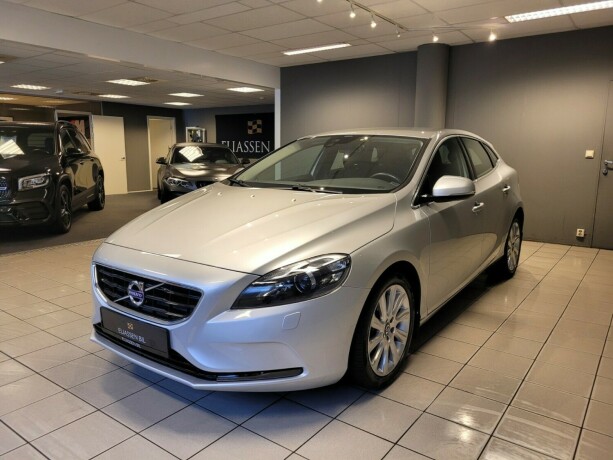 volvo-v40-diesel-2013-big-9