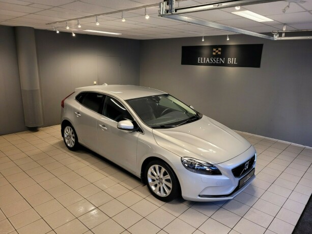 volvo-v40-diesel-2013-big-1