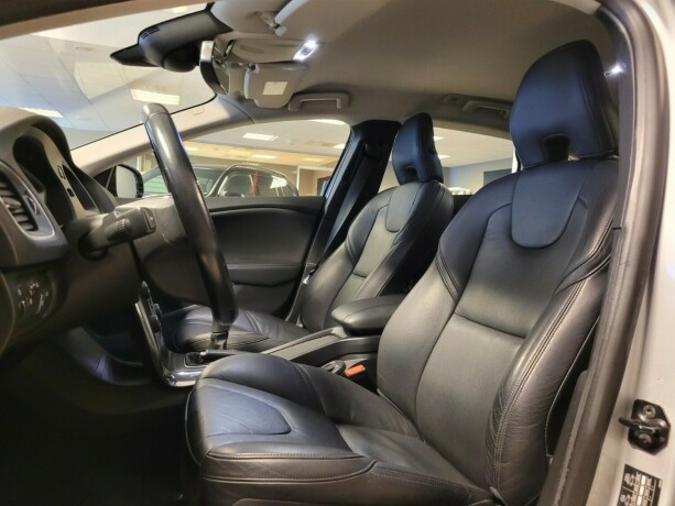 volvo-v40-diesel-2013-big-20