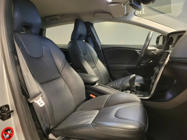 volvo-v40-diesel-2013-big-13