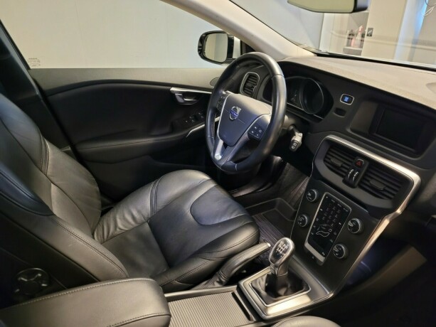 volvo-v40-diesel-2013-big-15