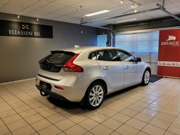 volvo-v40-diesel-2013-big-4