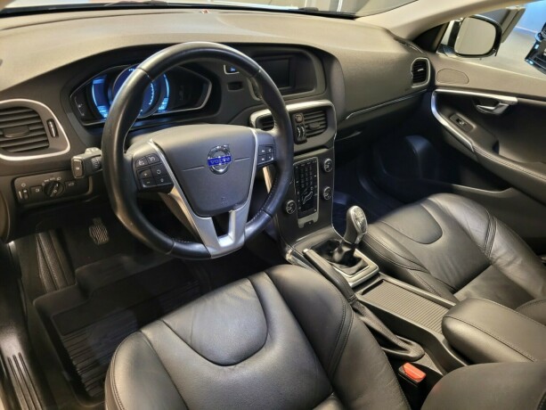 volvo-v40-diesel-2013-big-21