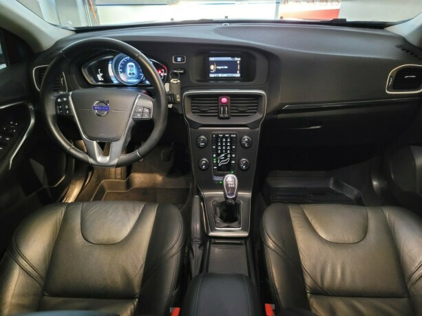 volvo-v40-diesel-2013-big-26