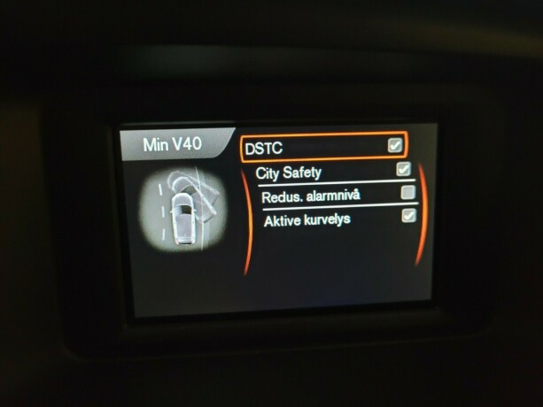volvo-v40-diesel-2013-big-25