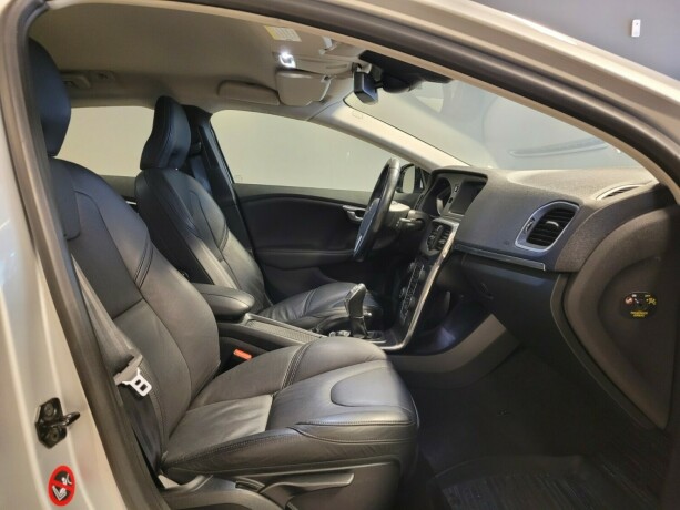volvo-v40-diesel-2013-big-12