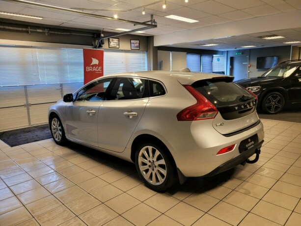 volvo-v40-diesel-2013-big-7