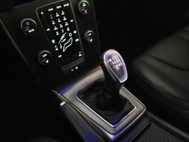 volvo-v40-diesel-2013-big-22