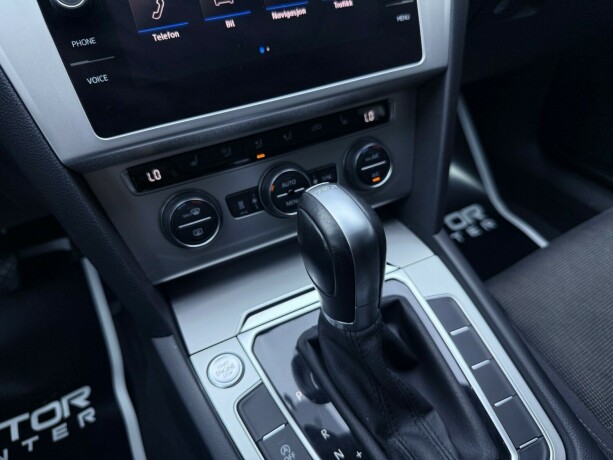 volkswagen-passat-diesel-2019-big-23